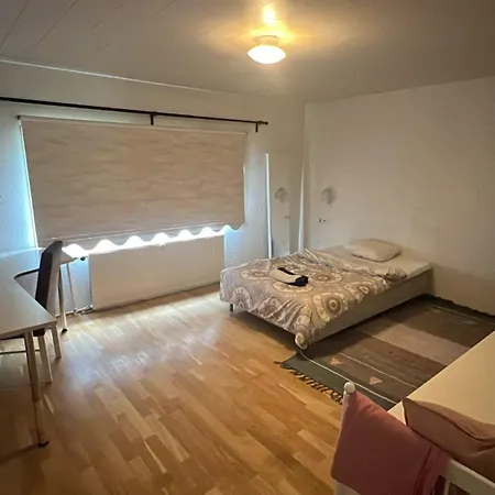 Guest 1,4 Km From Kupittaa Railway Station ホームステイ